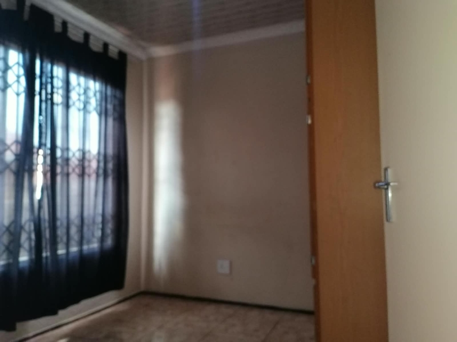 To Let 5 Bedroom Property for Rent in Tlhabane North West
